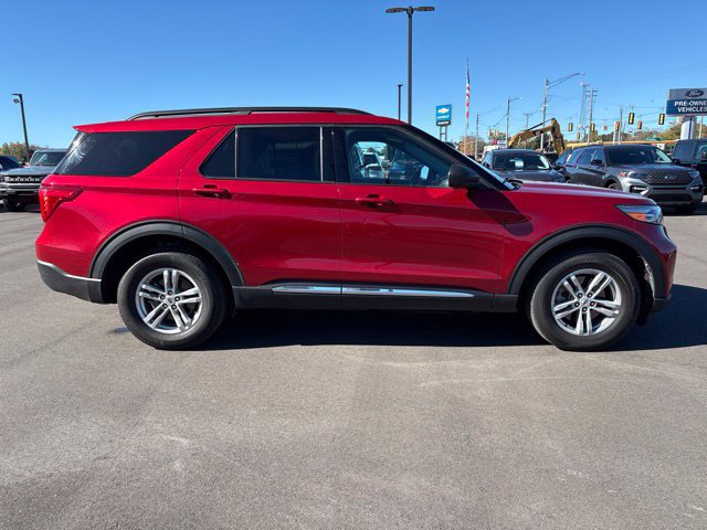 Certified 2024 Ford Explorer XLT w/ Equipment Group 202A AWD/4WD image 2