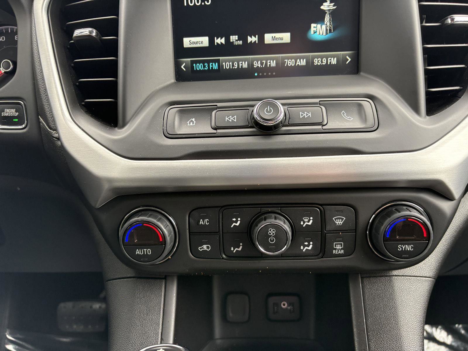 Used 2019 GMC Acadia SLE FWD image 17