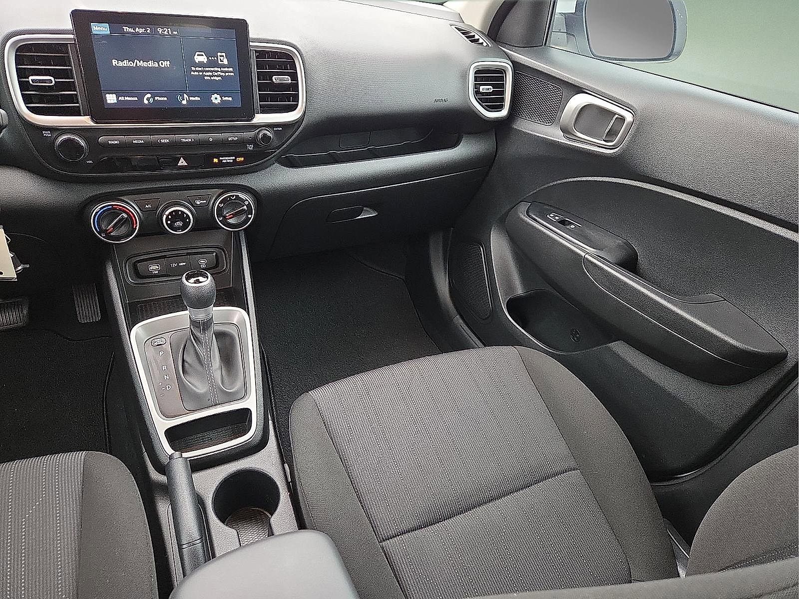 Used 2025 Hyundai Venue SE image 12