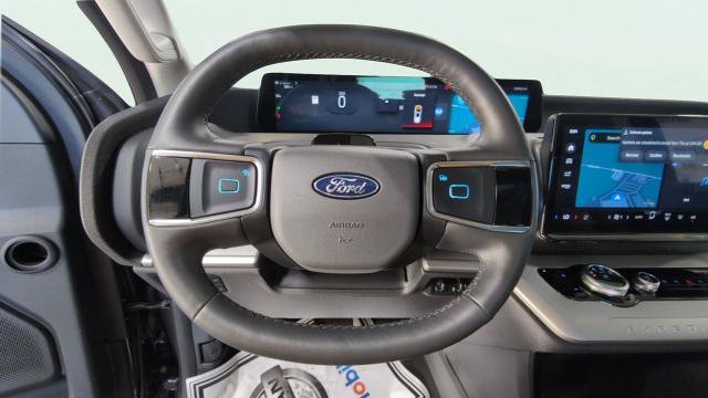 Certified 2025 Ford Expedition Active AWD/4WD image 18