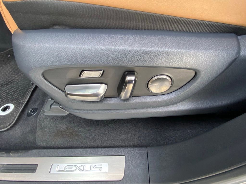 Used 2025 Lexus LX 600 4WD w/ Accessory Package (2T) image 10