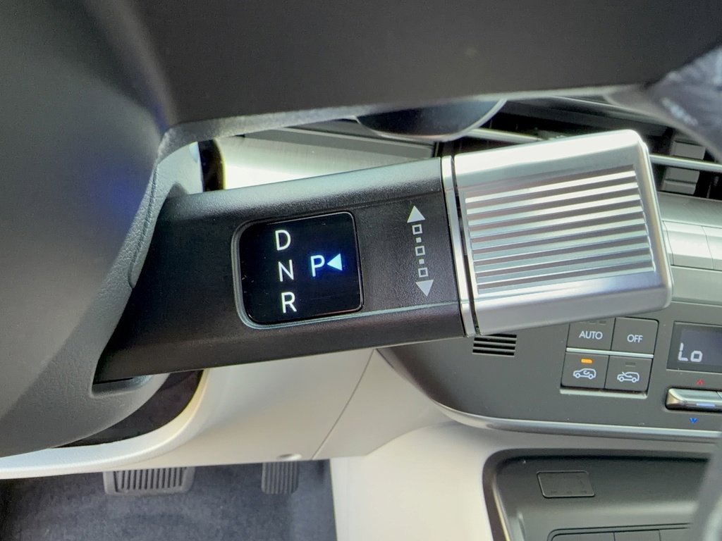 Used 2025 Hyundai Kona Limited image 24