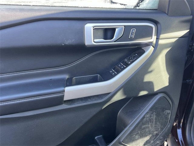 Certified 2022 Ford Explorer XLT w/ Equipment Group 202A image 7