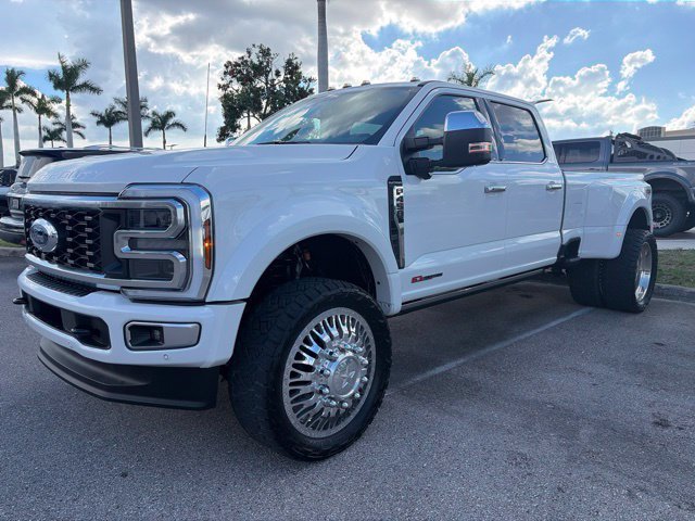 Certified 2025 Ford F450 Platinum w/ Platinum Plus Package AWD/4WD image 2