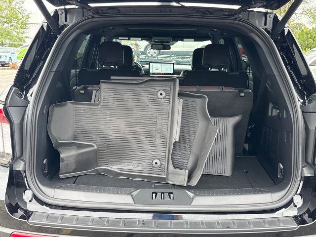 Certified 2025 Ford Explorer Platinum w/ Ultimate Package AWD/4WD image 8