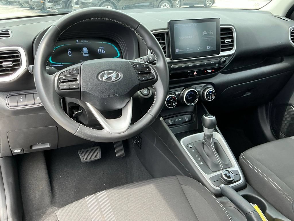 Used 2025 Hyundai Venue SEL FWD image 28