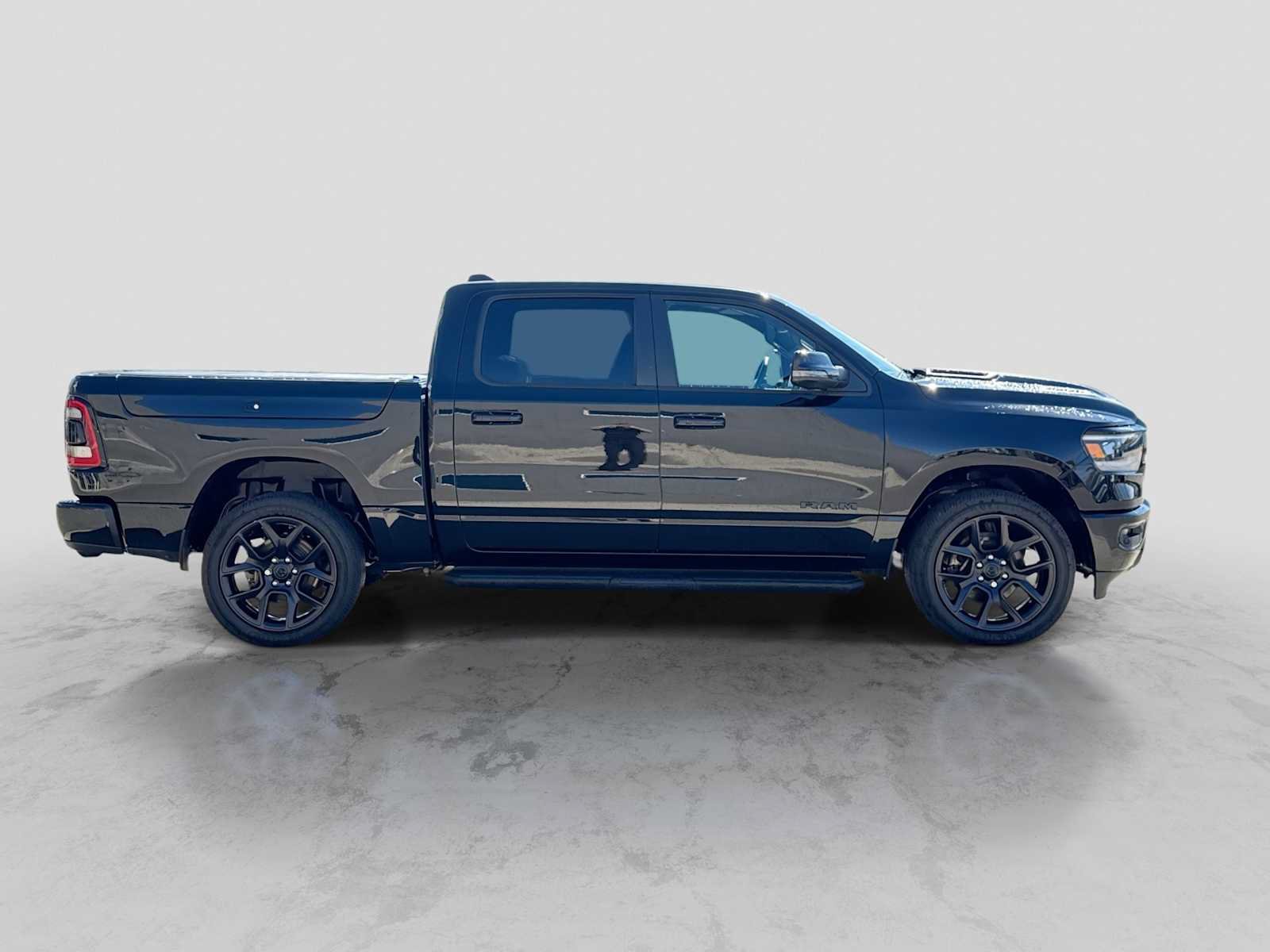 Used 2024 RAM 1500 Laramie AWD/4WD image 7