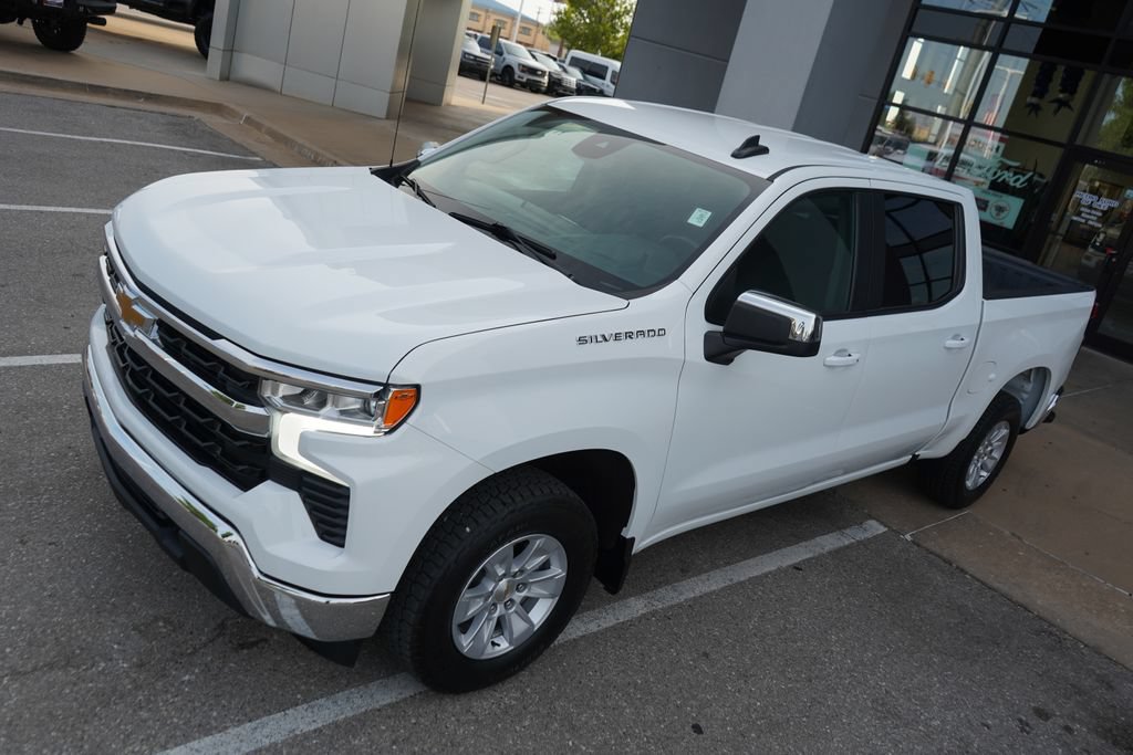 Used 2025 Chevrolet Silverado 1500 LT RWD image 13