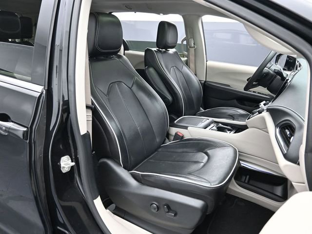 Used 2024 Chrysler Pacifica Limited image 28
