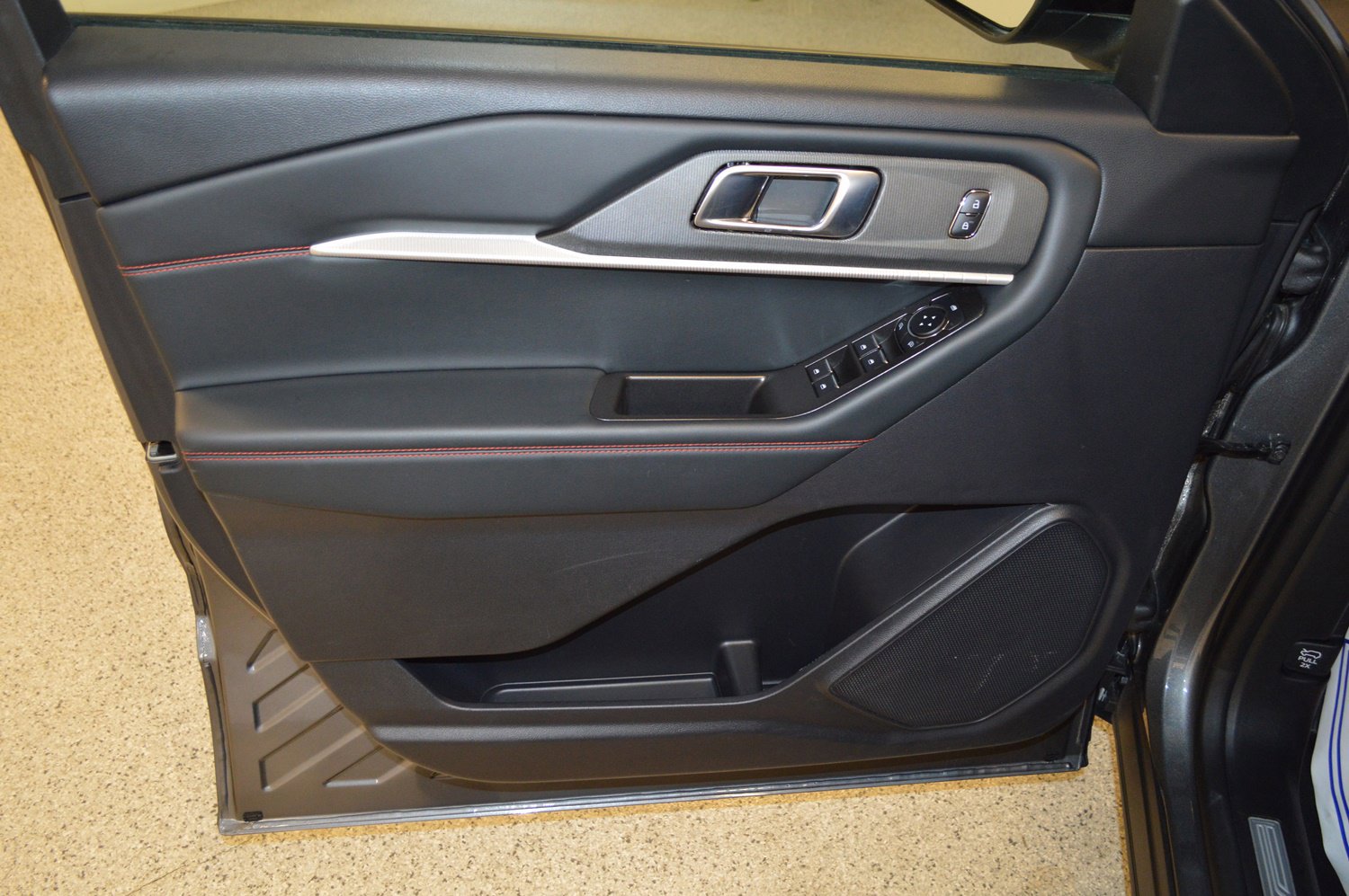 Certified 2025 Ford Explorer ST-Line image 15