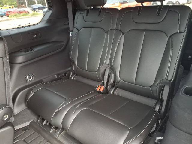 Used 2024 Jeep Grand Cherokee L Limited w/ Black Appearance Package RWD image 17