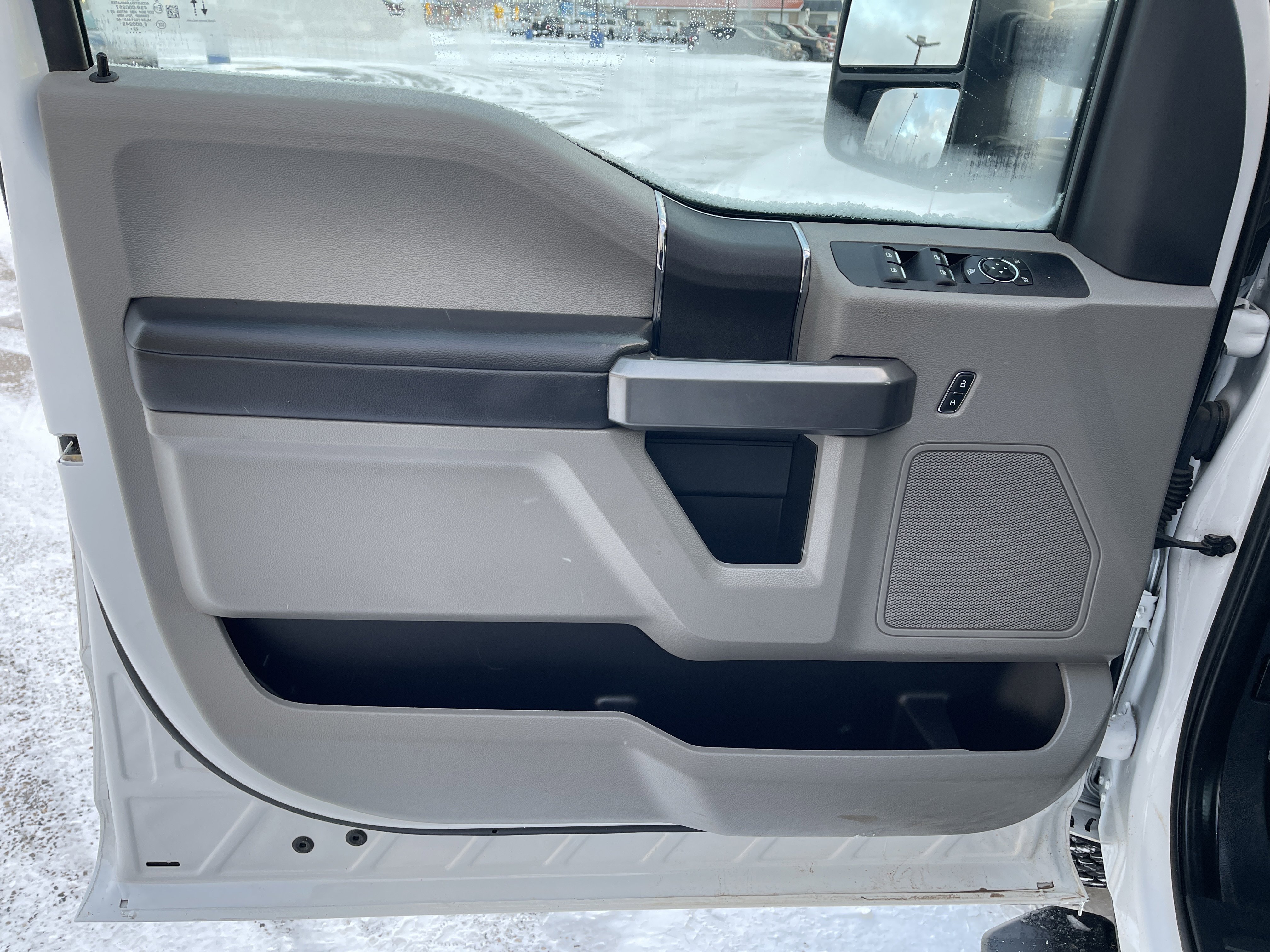 Certified 2022 Ford F250 XLT w/ Snow Plow Prep Package image 13