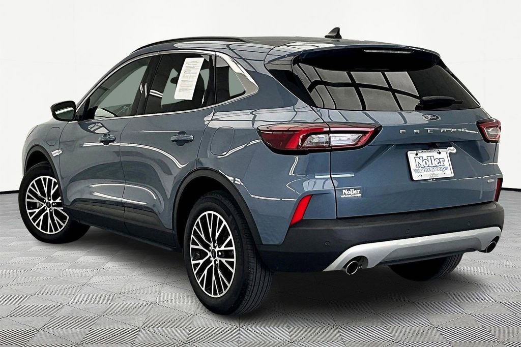 Certified 2025 Ford Escape SE image 2