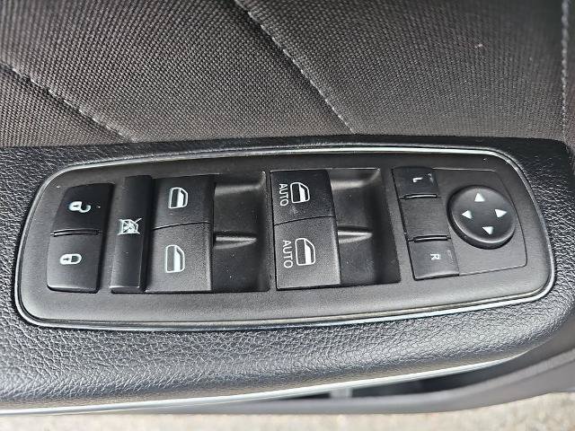 Used 2023 Dodge Charger SXT RWD image 25