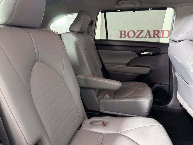 Used 2021 Toyota Highlander XLE FWD image 33