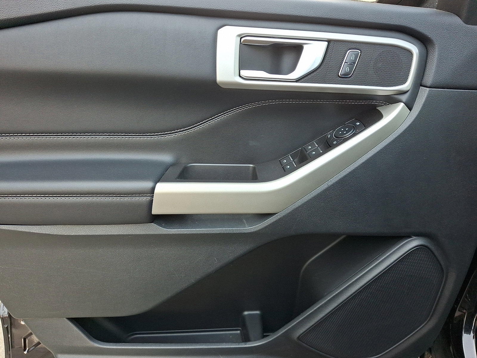 Certified 2022 Ford Explorer XLT w/ Class IV Trailer Tow Package image 15