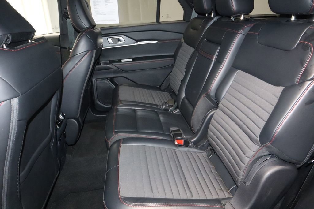 Certified 2025 Ford Explorer ST-Line w/ ST-Line Street Pack image 20