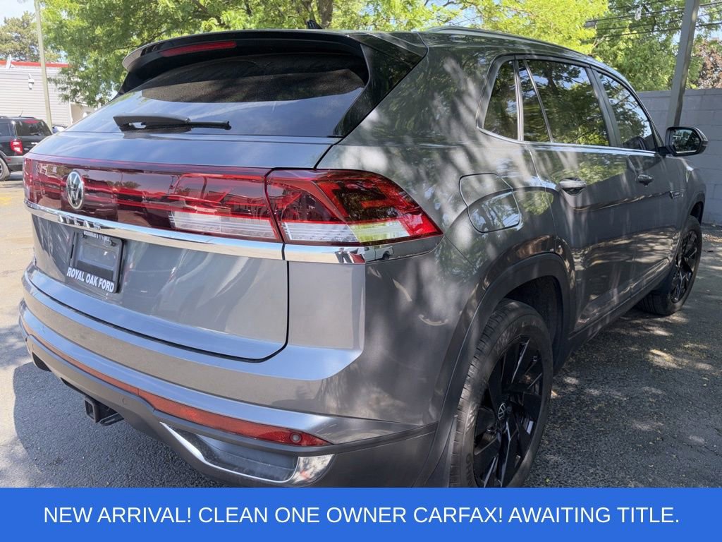 Used 2024 Volkswagen Atlas Cross Sport SE w/ Panoramic Sunroof Package FWD image 5
