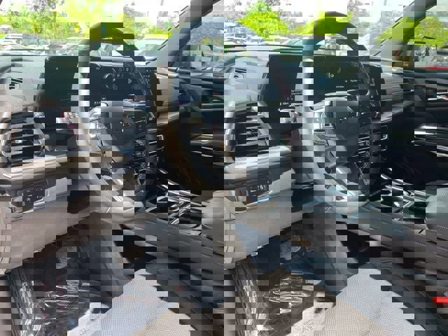 Used 2024 Chevrolet Traverse LT w/ Midnight/Sport Edition image 24