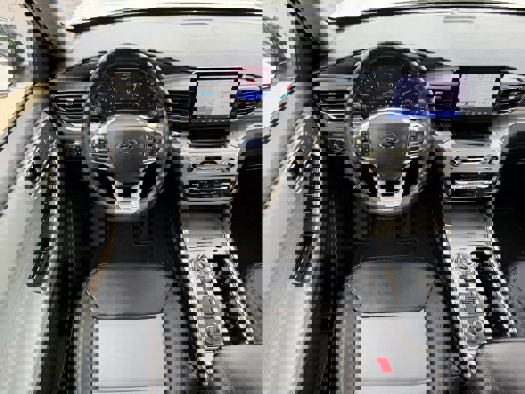 Certified 2022 Ford Explorer XLT w/ Equipment Group 202A image 15