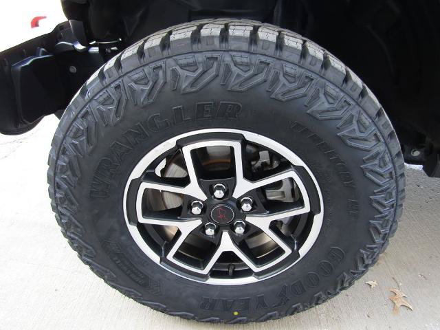Used 2025 Jeep Wrangler Unlimited Rubicon w/ Convenience Group AWD/4WD image 26