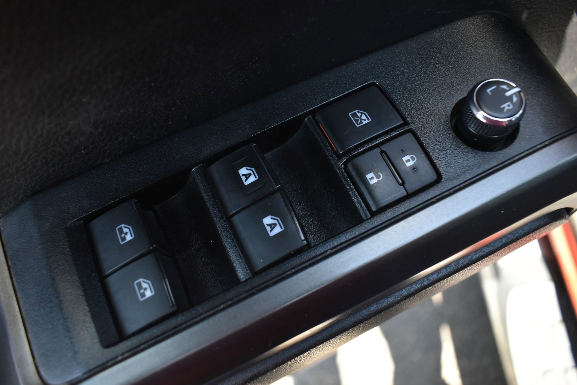 Used 2017 Toyota Tacoma TRD Sport w/ Premium & Technology Package image 12