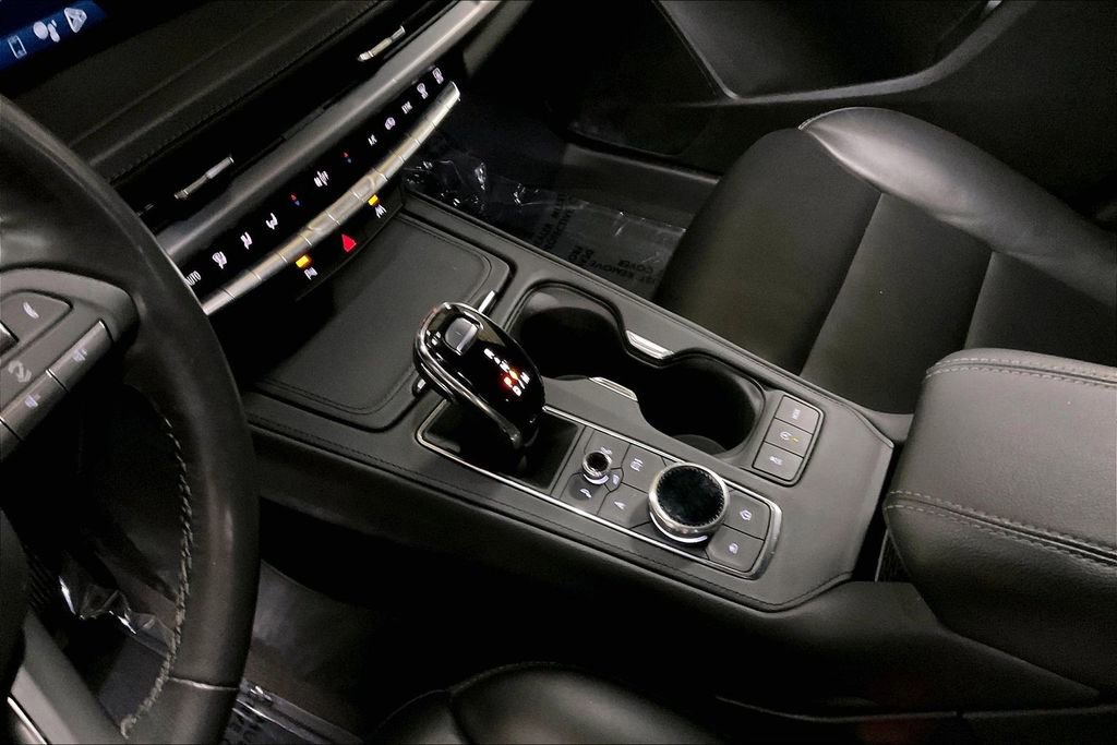 Used 2024 Cadillac XT4 Premium Luxury image 16