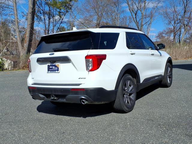 Certified 2022 Ford Explorer XLT w/ Equipment Group 202A image 3