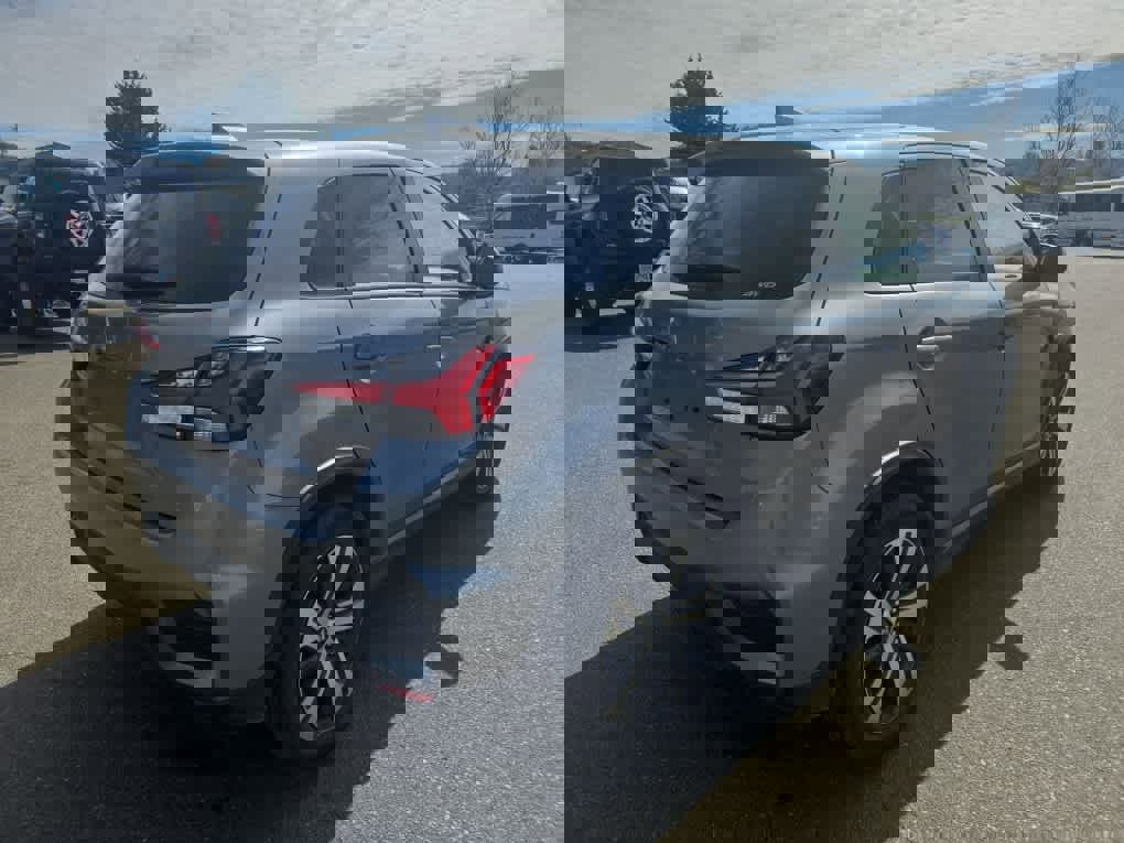 Used 2025 Mitsubishi Outlander Sport ES image 3