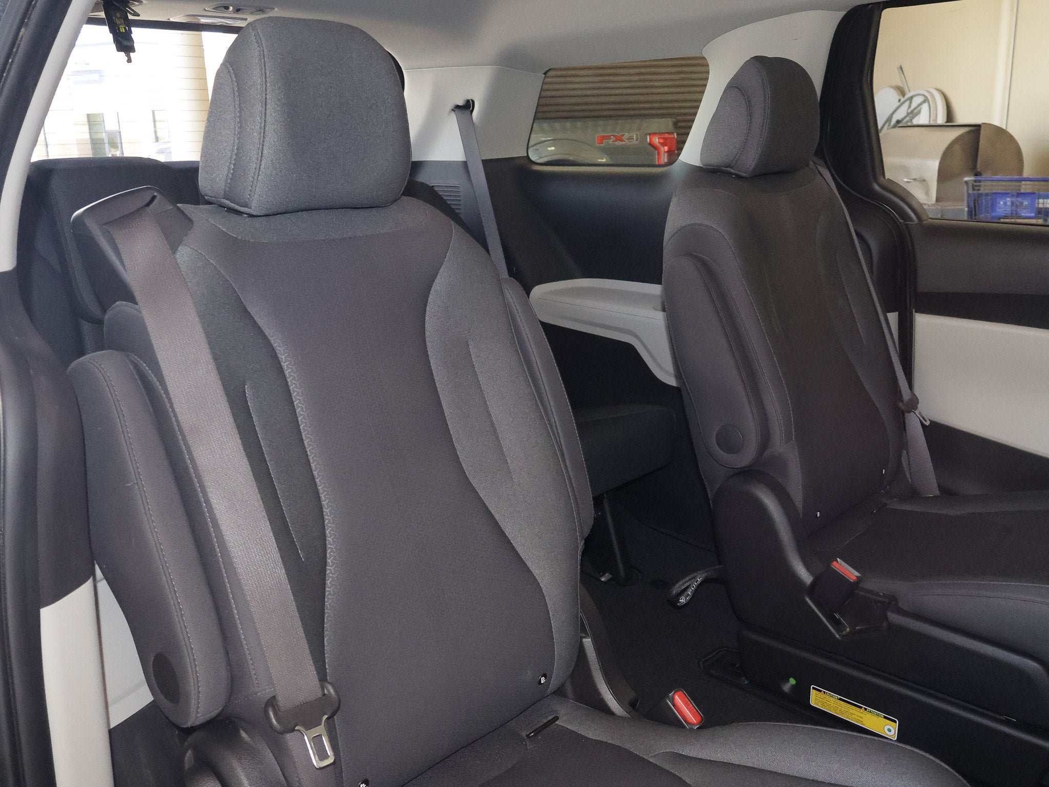 Used 2022 Kia Carnival LX FWD image 44