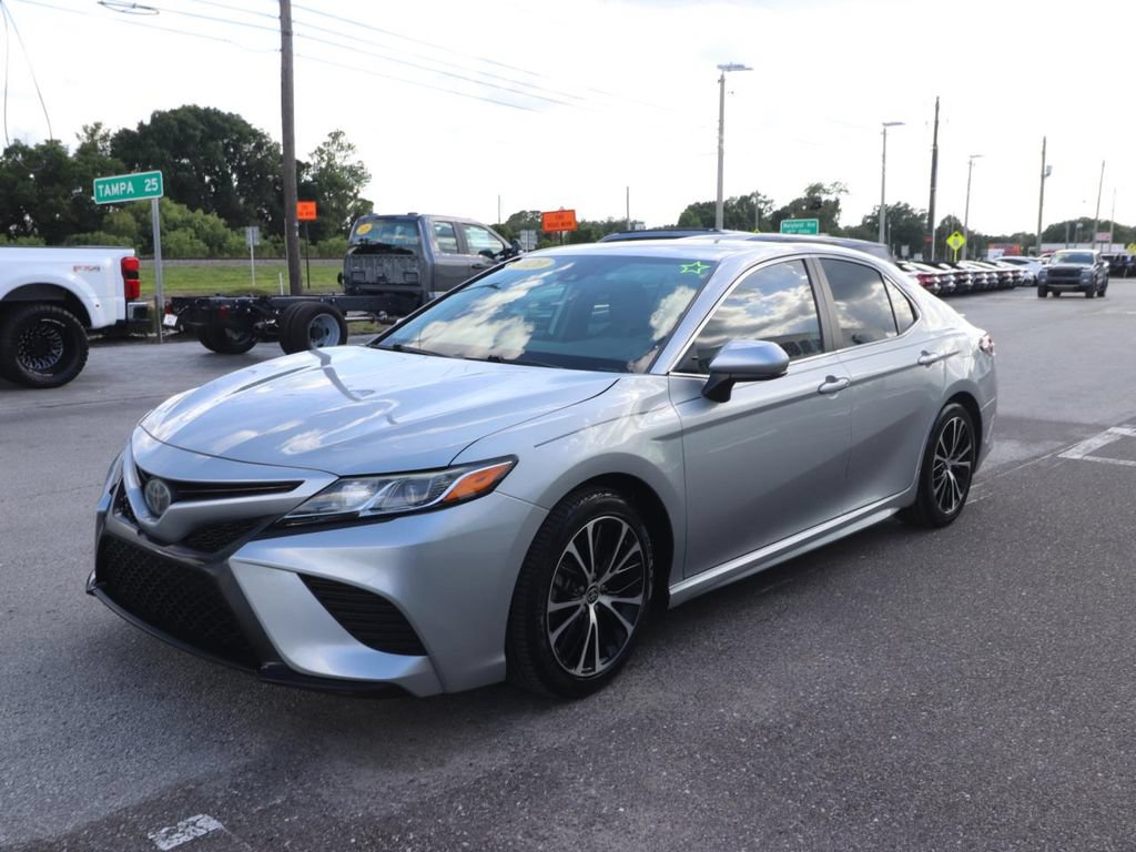 Used 2020 Toyota Camry SE FWD image 3