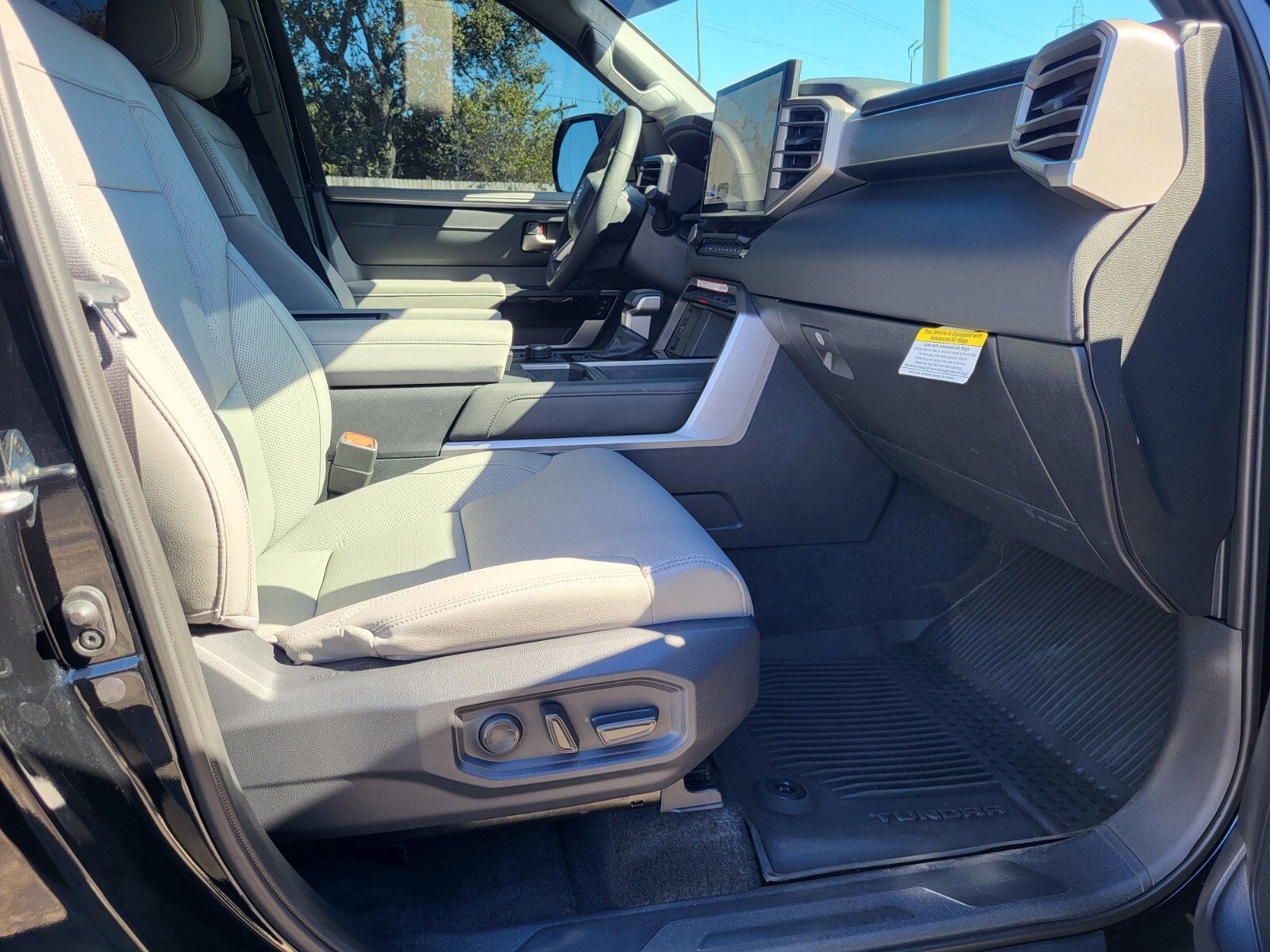 Used 2025 Toyota Tundra Limited image 12