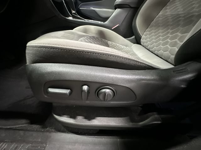 Used 2019 Chevrolet Equinox LT FWD image 18