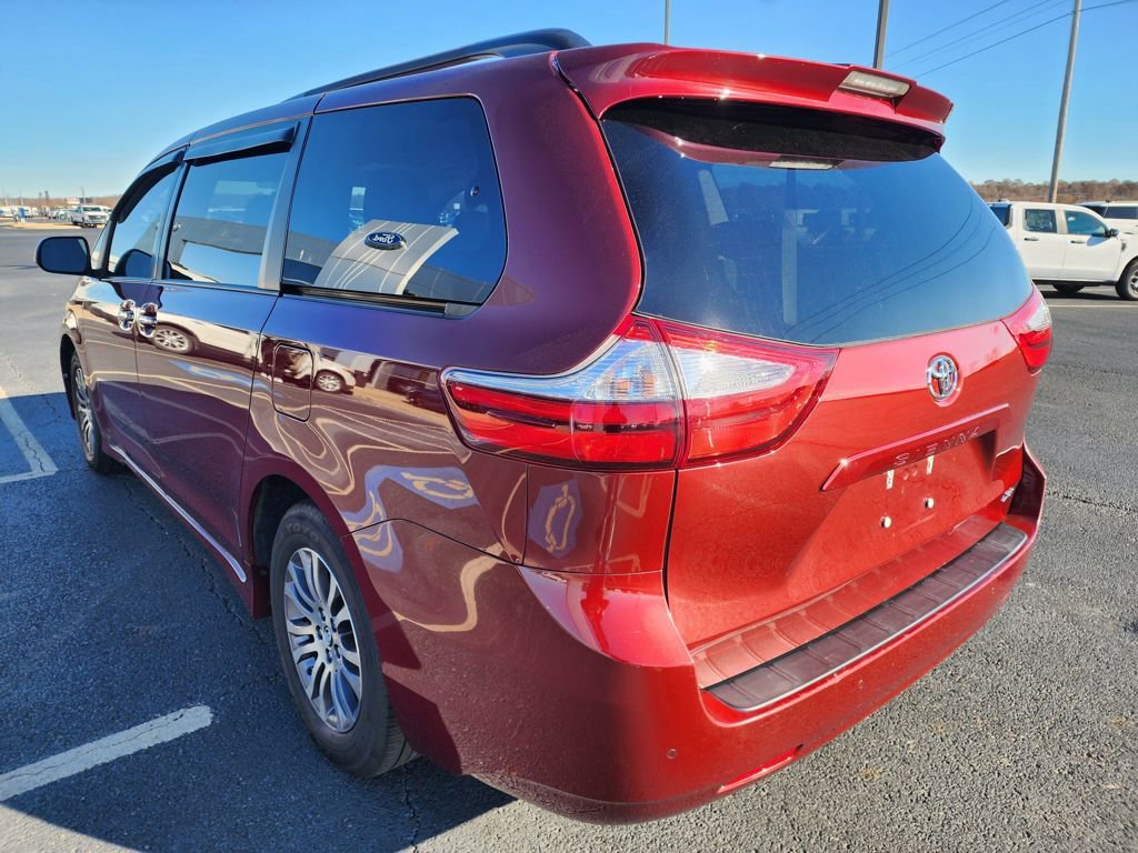Used 2019 Toyota Sienna XLE image 6