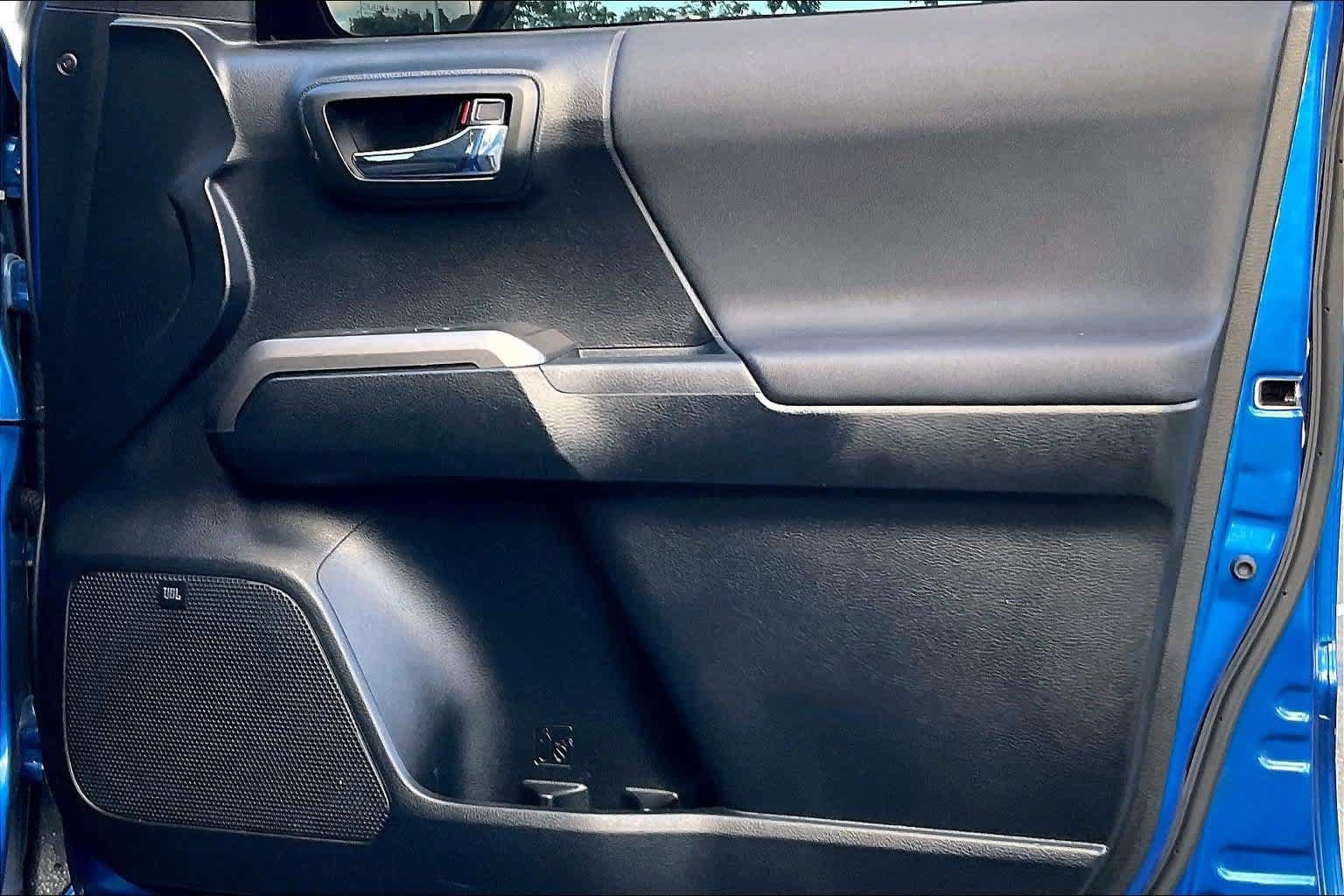 Used 2017 Toyota Tacoma TRD Sport RWD image 28