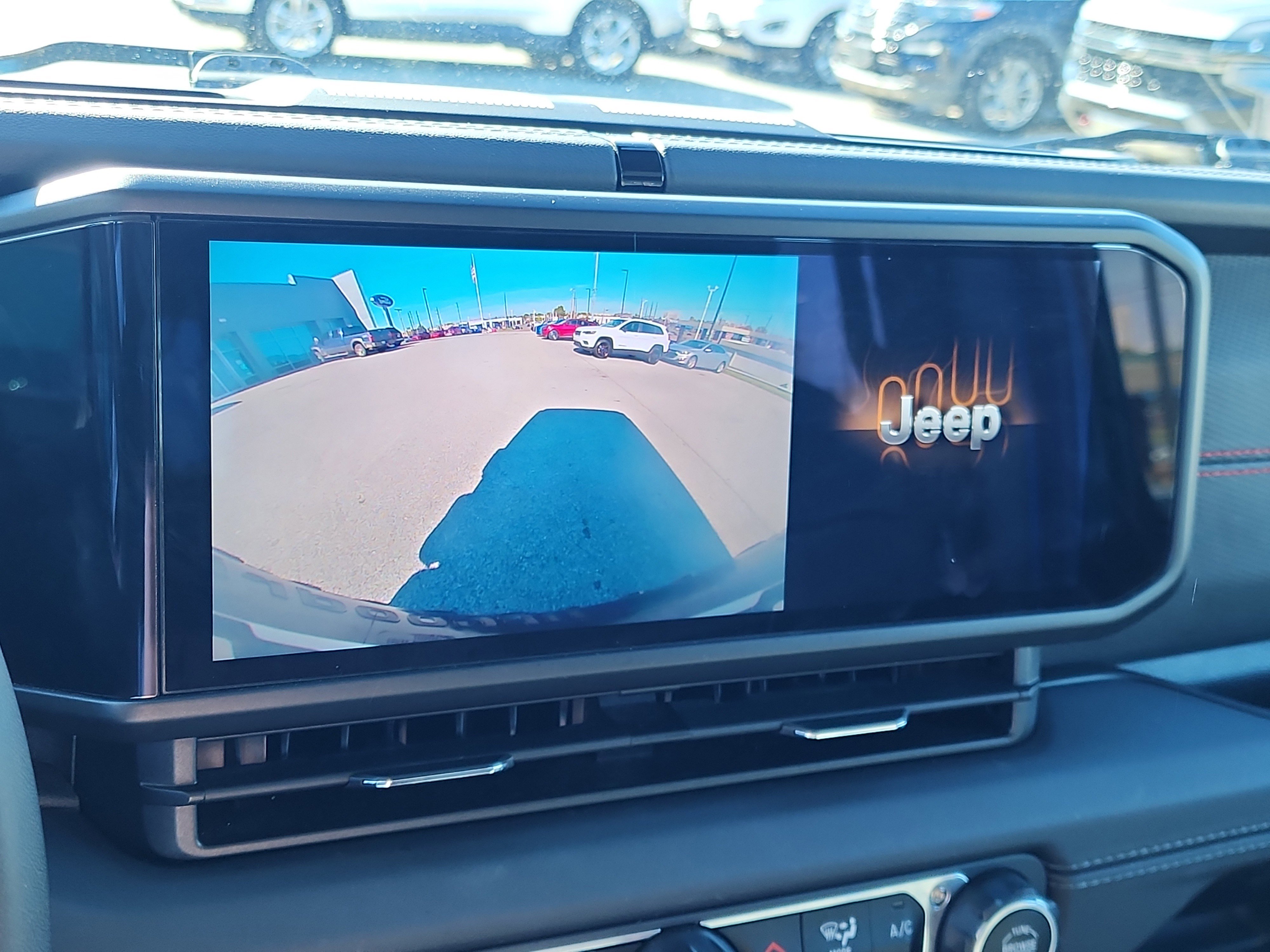 Used 2024 Jeep Wrangler Rubicon image 23