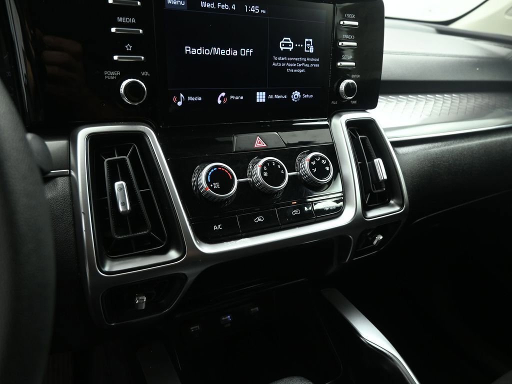 Used 2023 Kia Sorento LX image 42