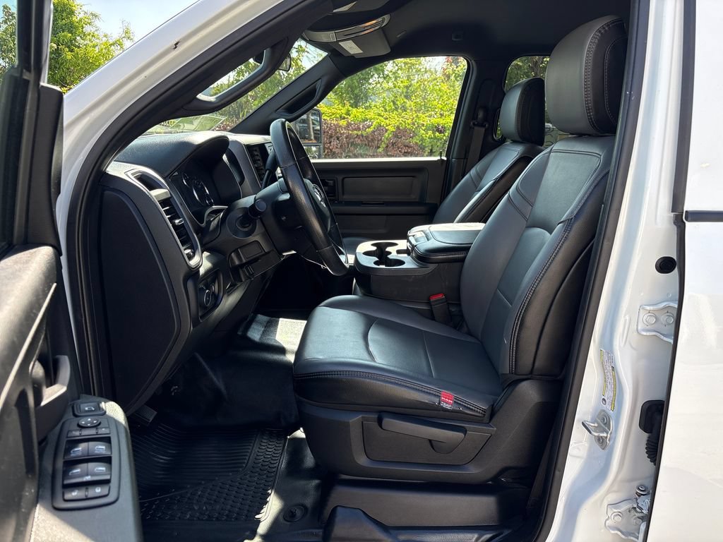 Used 2024 RAM 3500 Tradesman w/ Chrome Appearance Group AWD/4WD image 28
