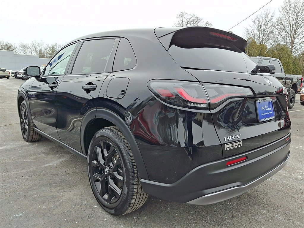 Used 2025 Honda HR-V Sport image 3