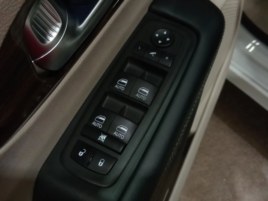 Used 2023 Chrysler Pacifica Limited image 21