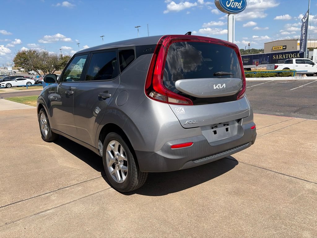 Used 2022 Kia Soul LX w/ Technology Package FWD image 5
