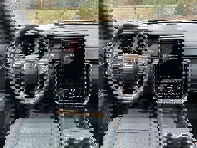 Used 2024 GMC Acadia AT4 w/ Luxury Package image 14