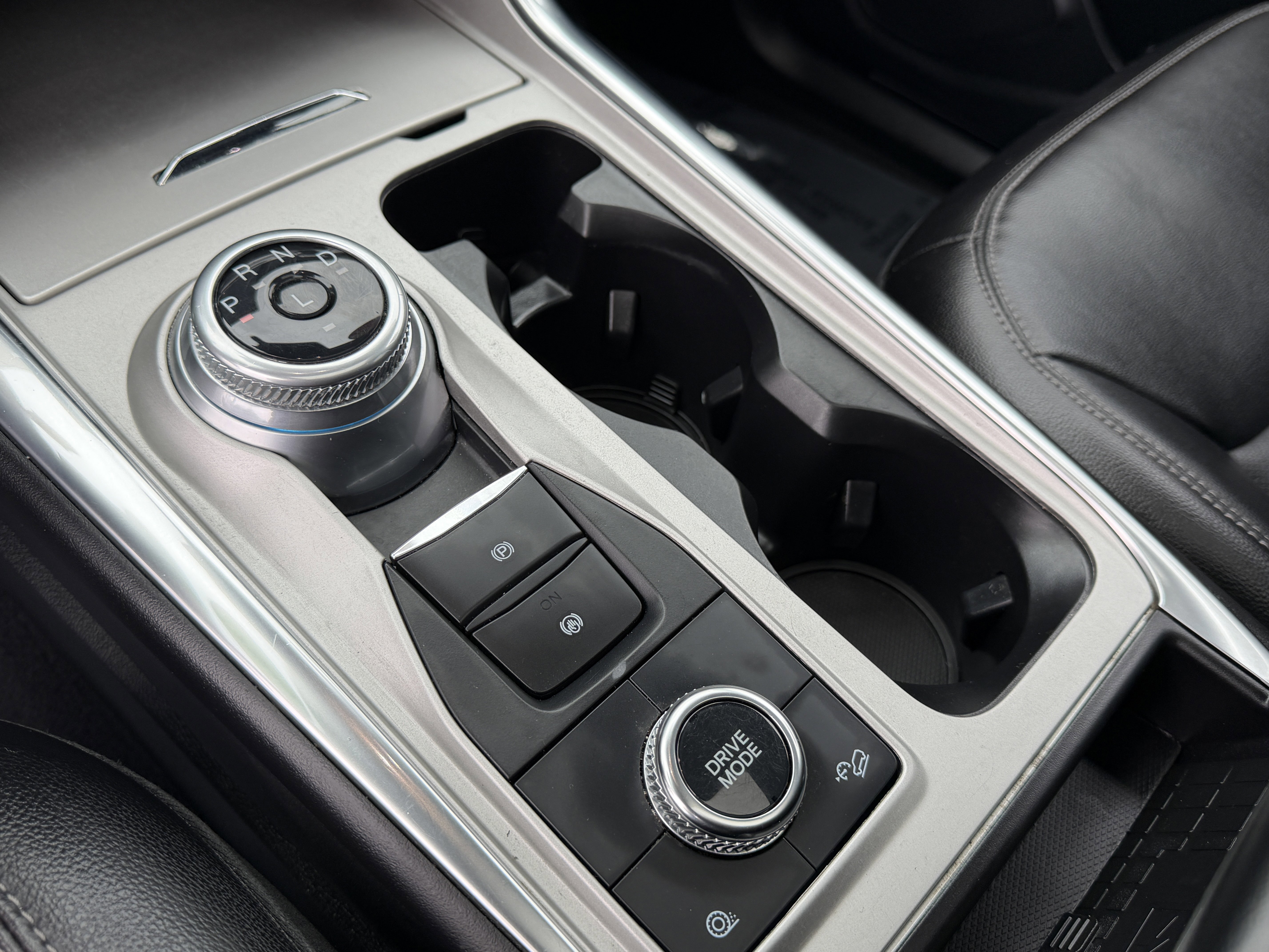 Certified 2023 Ford Explorer Limited w/ Hybrid Equipment Group 310A image 17