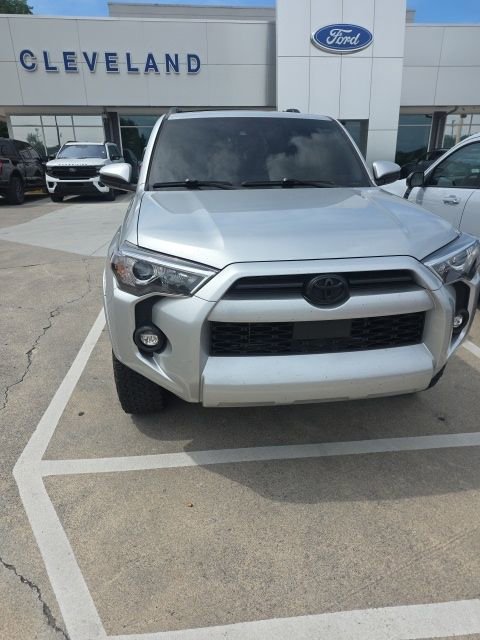 Used 2022 Toyota 4Runner SR5 AWD/4WD image 31