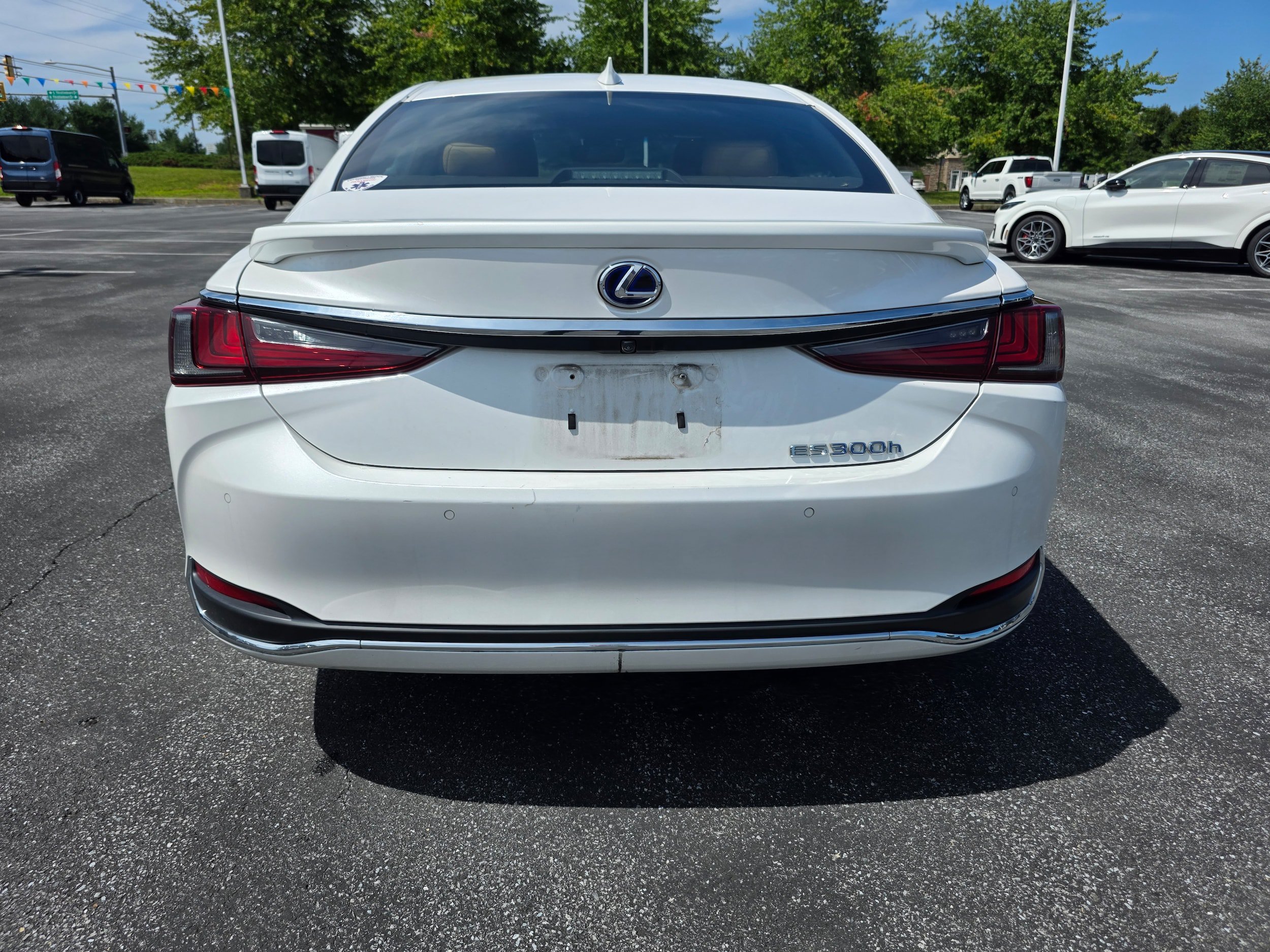 Used 2021 Lexus ES 300h w/ Accessory Package FWD image 4