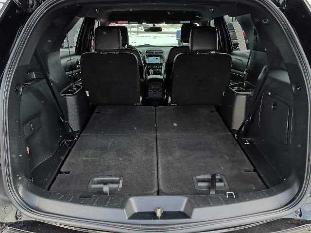 Certified 2018 Ford Explorer XLT w/ Equipment Group 202A image 33