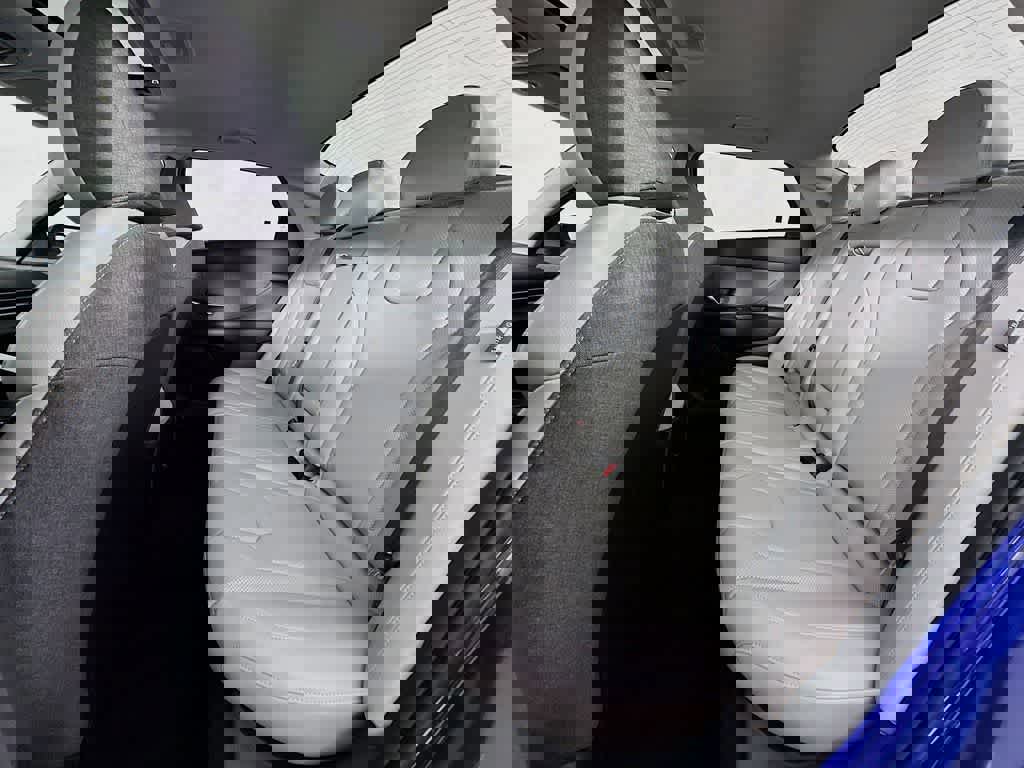 Used 2026 Hyundai Elantra Limited w/ Cargo Package image 33