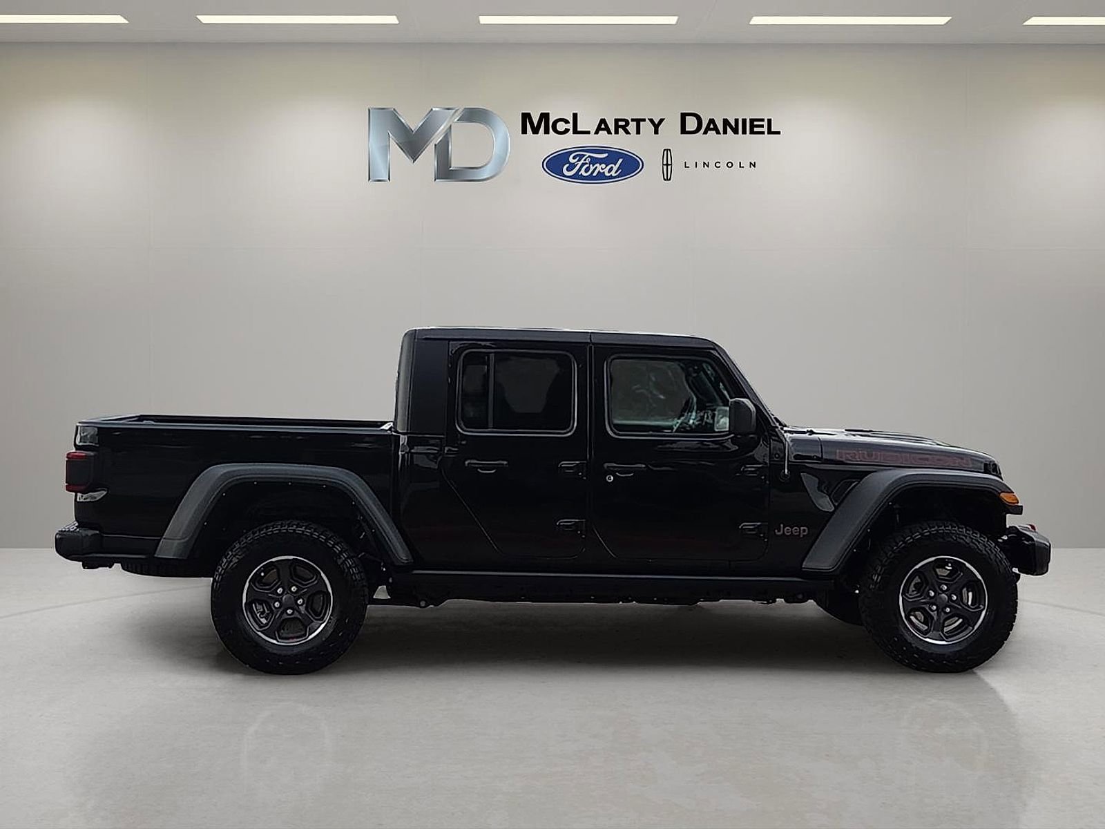 Used 2023 Jeep Gladiator Rubicon w/ LED Lighting Group AWD/4WD image 6