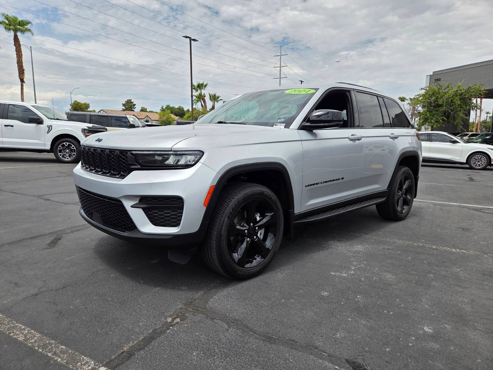 Used 2024 Jeep Grand Cherokee Altitude AWD/4WD video 2