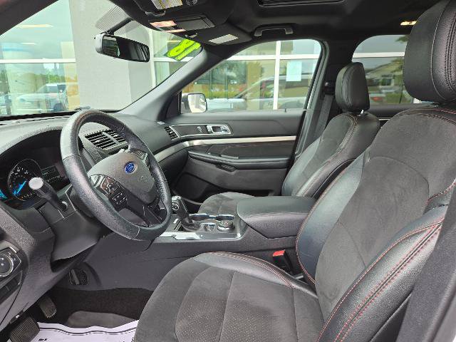 Certified 2018 Ford Explorer XLT w/ Equipment Group 202A AWD/4WD image 5